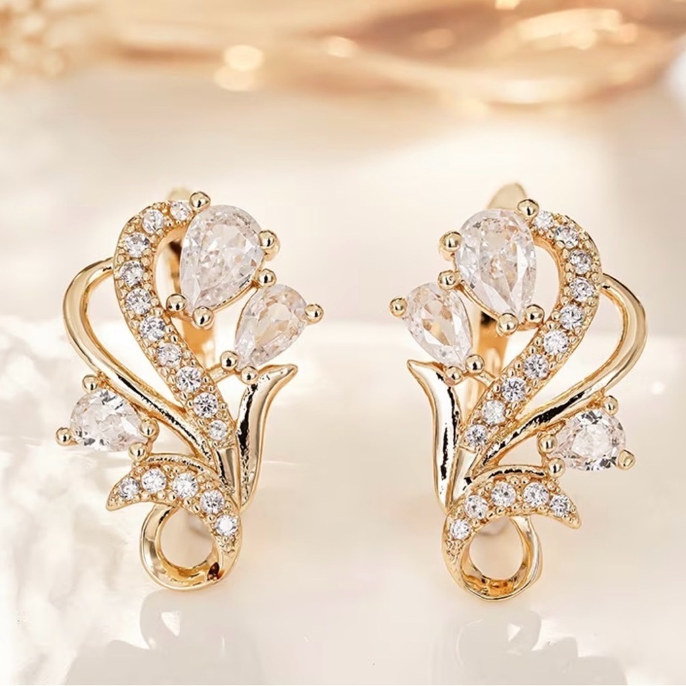 Elegant Gold & Silver Crystal Earrings. - Picture 4 of 6